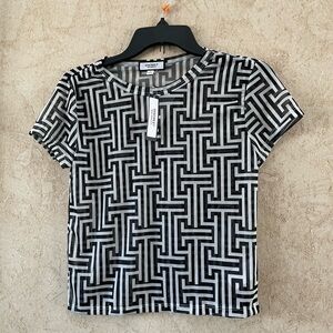 Discreet Black and White Sheer  Short Sleeves Size Medium NWT